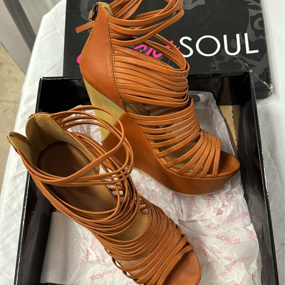 Women’s Wedge Sandal - Picture 3 of 7